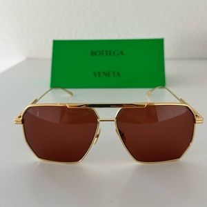 BOTTEGA VENETA EYEWEAR
navigator-frame sunglasses